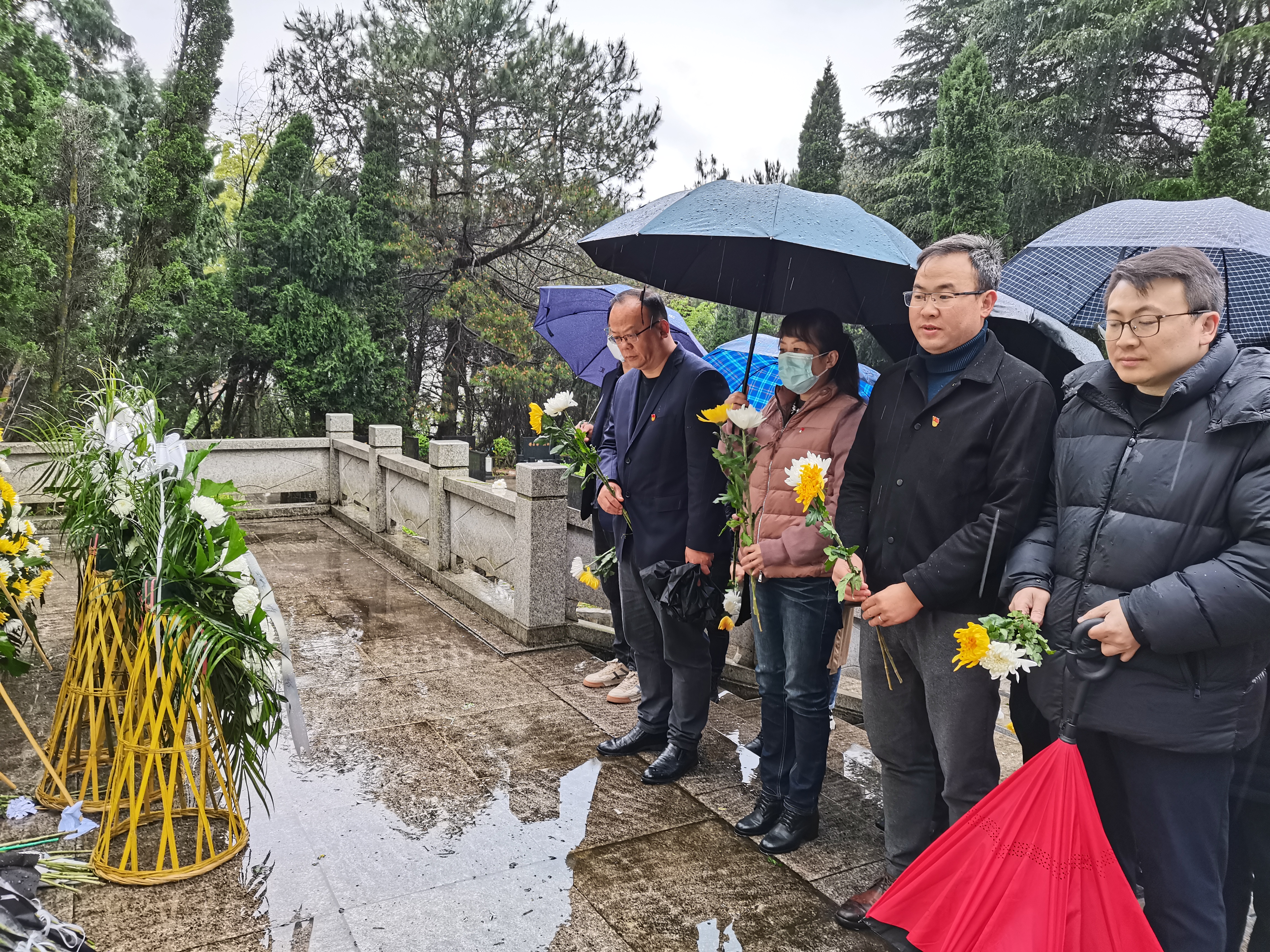 智慧停車公司組織40余名職工到白云區(qū)革命烈士陵園開展祭奠活動(dòng)2